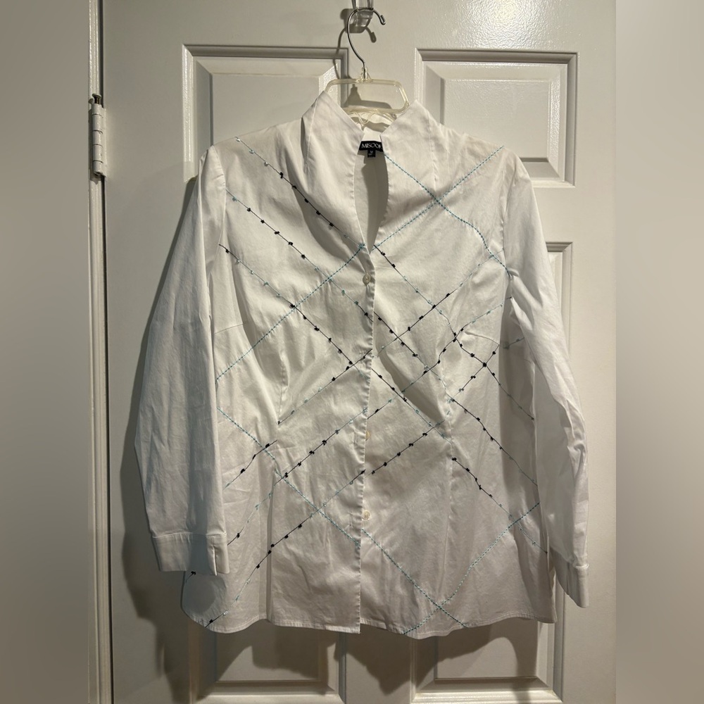 Misook white embroidered button down 3/4 sleeve shirt blouse  sz M